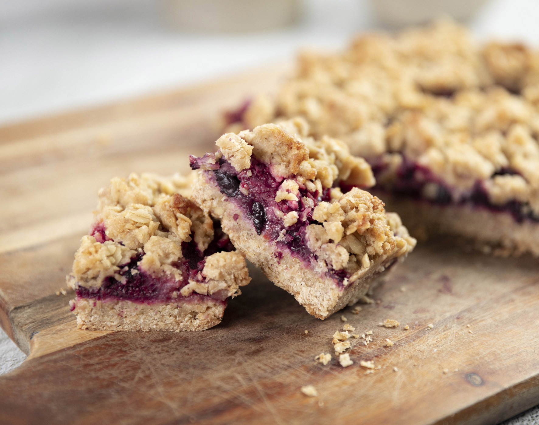 berry crumble bars