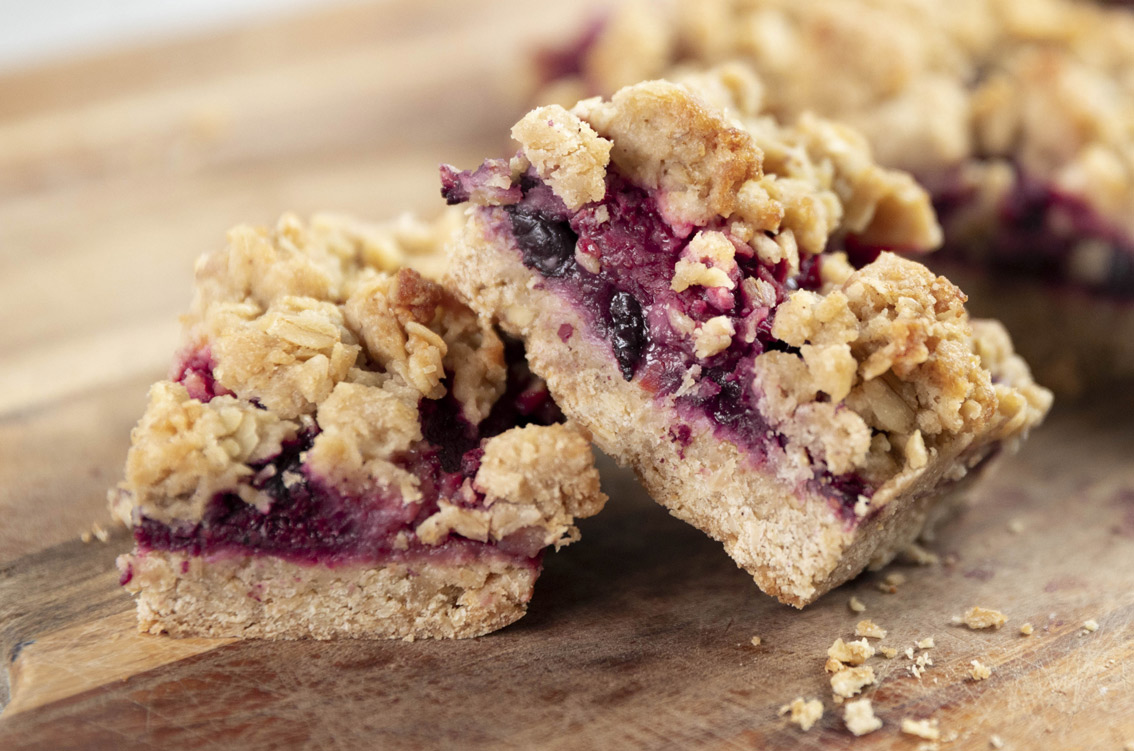 berry crumble bars