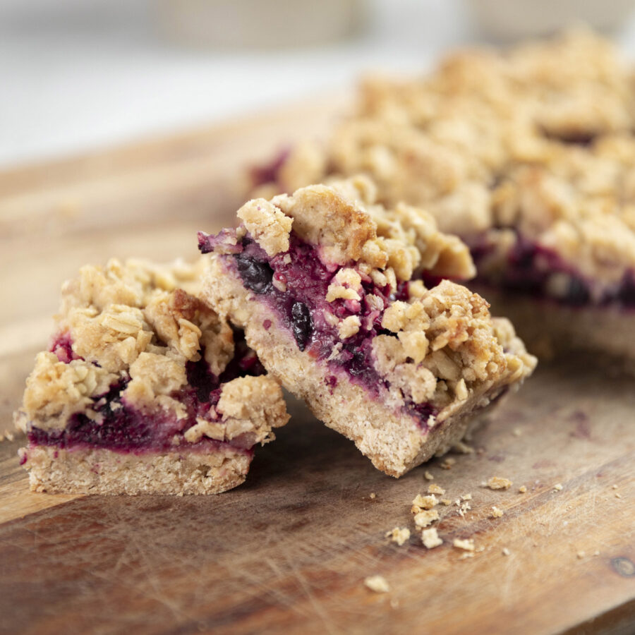 berry crumble bars