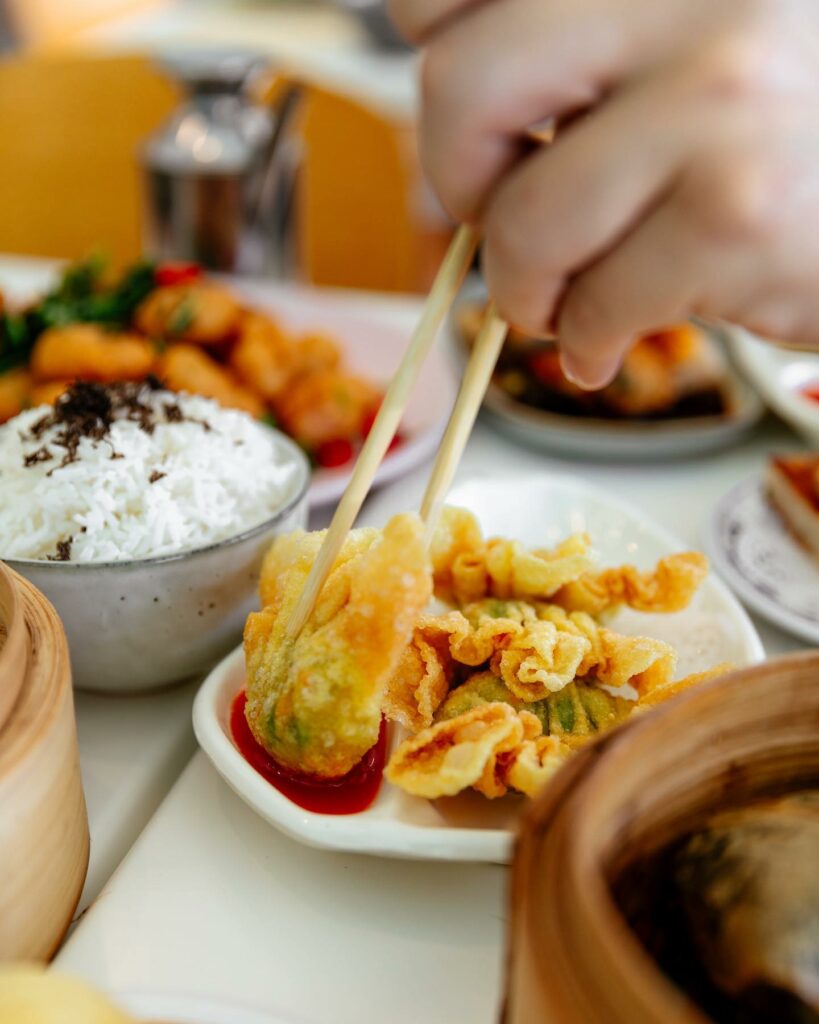 vegan restaurants on the gold coast: crispy wontons, rice and dipping sauce from easy house