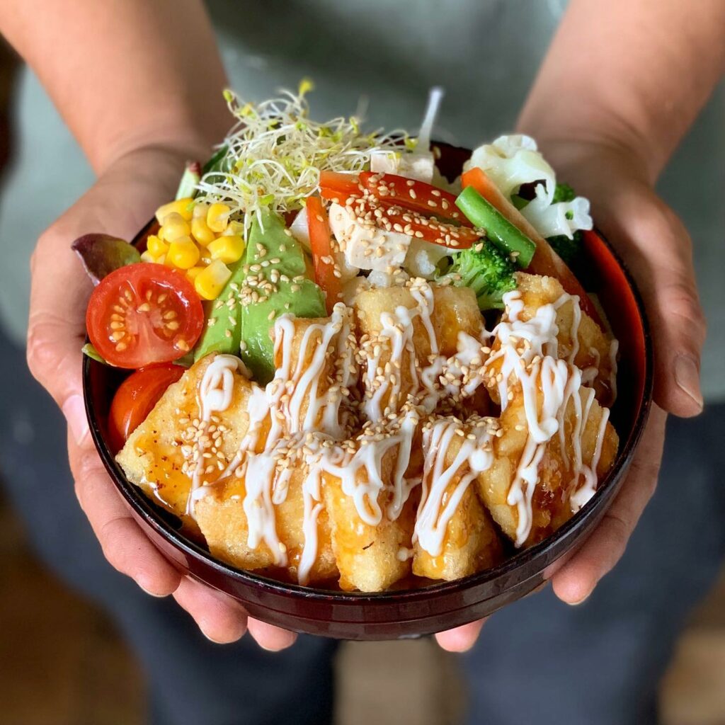 vegan restaurants on the gold coast: vibrant tofu salad bowl from Izakaya Midori